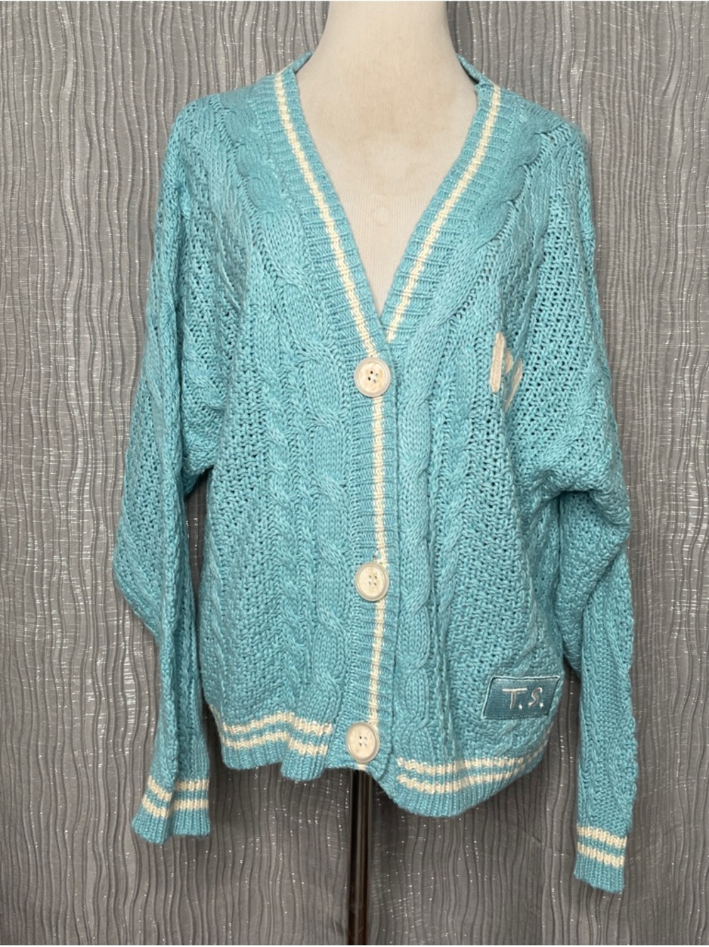 Taylor Swift 1989 Oversized Cable Knit Cardigan - Picture 7 of 10